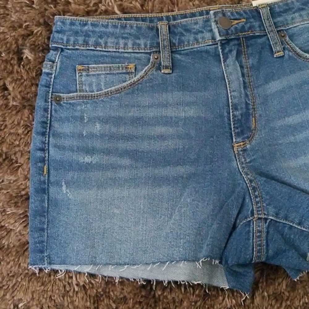 Universal Thread Shorts size 6 - Picture 3 of 7